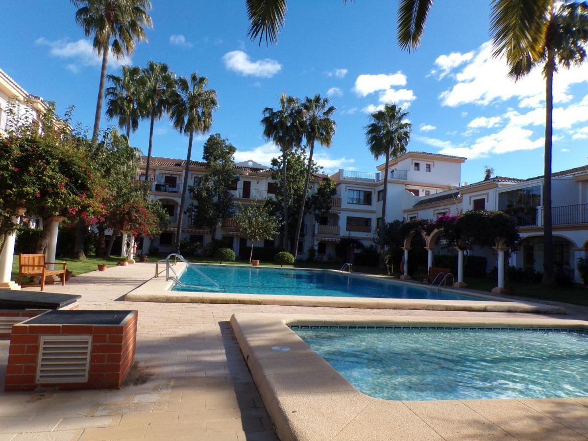 Planta Baja Con Porche Y Piscina, Cerca Del Mar Lägenhet Denia Exteriör bild